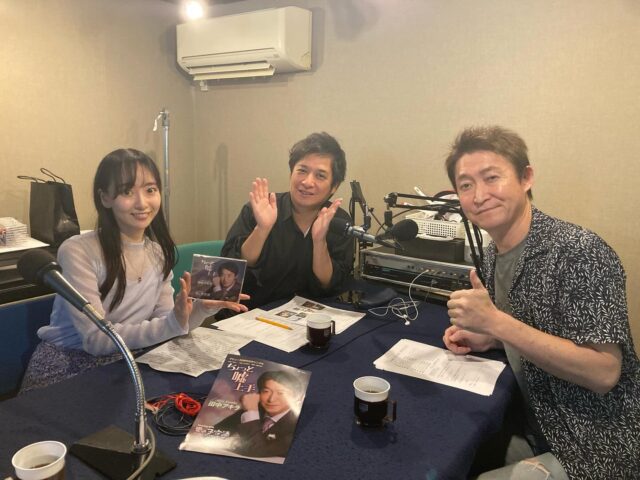 皆さんこんにちは😃田中アキラです🎤✨
11月も後半になり、各地の紅葉狩りも終わりになろうというタイミングで、東京の気温は20度近い春のような陽気☀️車の中ではヘタをすると、日差しの強さでついクーラーを点けたくなる程の気温になりました…
以前、8/1！今でも覚えておりますが、北海道稚内市(最北端)にお邪魔し地元の方の車に乗せて頂いた時、暖房を点けて頂いた事がありました🔥普通に考えたら8月はまだ夏真っ盛り🏖️☀️その時の気温の体感は今でも忘れられません…😳ついその時の感覚とは逆になりますが、今回の11月のクーラーにも、季節感もだいぶ薄れてきたなぁ…😭と感じました…💦
　さて話は長くなりましたが、今月末12月と、各地の放送局様から、田中アキラの歌、声、と流れて参ります📻
今回はデビューが同期の松原健之さんの番組にお邪魔させて頂き、お互いデビュー当時の話やプライベートの話などなどさせて頂き、愉快な収録でした😃✨
いつも松原さんとは昔話に花が咲いてしまい、時間を忘れる事が多々ありますが、松原さんのトーク歌もお楽しみ頂きながら、また脱線ばかりの田中アキラのトークにも少し耳を傾けて頂けたら嬉しいです😅✨✨✨
それではお時間ご都合が合いましたらお聴き下さい👂✨✨✨
携帯アプリ「radiko」からでもご視聴頂けます☝️📻✨
宜しくお願い致します🌱

また12月は☝️
📺BSチャンネル銀河(新譜！にっぽんのうた)🎤
📺BS12(歌謡最前線)🎤
🕺イベント、ライブのお知らせ🎤
　　追ってInstagramアップして参ります🙇‍♂️
どうぞ宜しくお願い致します🙇‍♂️
いつもInstagram覗きにいらして頂き有難う御座います🙇‍♂️

#松原健之と長谷川萌美の音茶メロらじお
#田中アキラ
#2005年デビュー
#金沢望郷歌
#霧が流れる夜だから
#俺と一緒にいかないか
#北上川よ
#ちょっと嘘上手

【松原健之と長谷川萌美の音茶メロらじお】
11/29(土)南海放送　朝5:15〜5:30
  北陸放送　19:30〜19:45
11/30(日)静岡放送　朝5:15〜5:30
　　　　岩手放送　朝5:00〜5:30(30分)
 長崎放送  5:45〜6:00
  ラジオ佐賀  5:45〜6:00
  山陰放送  23:30〜24:00
  新潟放送  24:30〜25:00
12/2(火)岐阜放送  23:00〜23:30
12/6(土)南海放送　朝5:15〜5:30
  北陸放送　19:30〜19:45
　　　　静岡放送　朝5:15〜5:30
　　　　岩手放送　朝5:00〜5:30(30分)
 長崎放送  5:45〜6:00
  ラジオ佐賀  5:45〜6:00
  山陰放送  23:30〜24:00
  新潟放送  24:30〜25:00