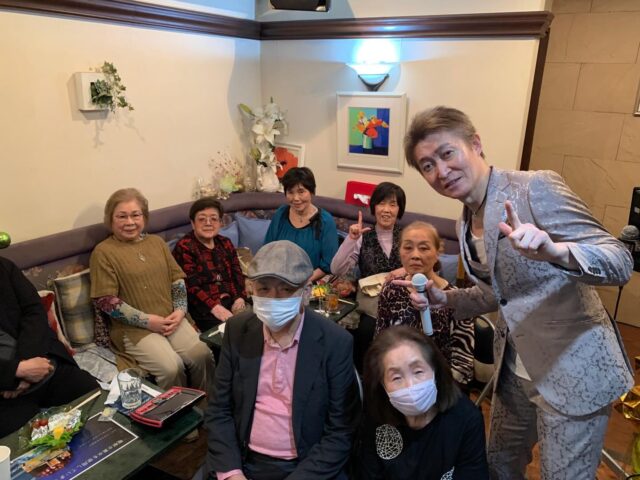 皆さんこんにちは😃田中アキラです🎤✨
　すっかり春です☘️花粉症🤧も花盛り🌸
さて先日、世田谷区は松陰神社前駅🚉🚶‍♀️徒歩1分の所に御座います♪スナック春☘️さんにて、アキラショーを行わせて頂きました🙇‍♂️
来店下さいましたファンの皆様、初めてご挨拶させて頂きました皆様、そしていつもイベント計画企画と催して下さいますママ👩マスター👨‍🦱有難うございます🙇‍♂️
また皆様と盛り上がりたいです🎤✨✨✨
今後とも宜しくお願い致します🤗✨
春さんの模様はYouTube"アキラ企画"と検索🔍で一部視聴出来ます📱☝️
また他の映像もこの所色々アップ⤴️しておりますので、YouTube見に来てくださいね👀その際は"チャンネル登録"👍宜しくお願い致します🙇‍♂️
次回のInstagramアップは、梅ヶ丘のCoCoスタジオ5さんの模様🙋‍♂️✨
そして次のアップ⤴️は◯◯◯のお知らせ🎤📢👍
そして次のアップ⤴️は◯◯◯のお知らせ🎤📢👍
そして次のアップ⤴️は◯◯◯◯のお知らせ🎤📢👍
その次は…何かあったかなぁ？
えっと💬
おっ楽しみにぃ〜🤗✨✨✨
イエイッ😆✨✨✨